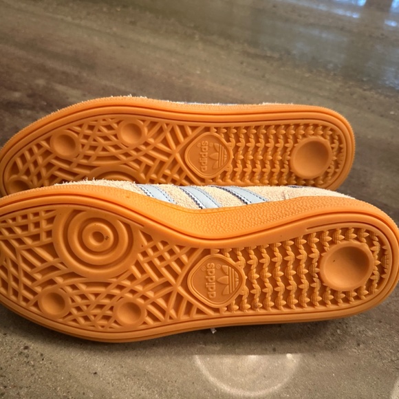 Adidas Spezial suede sneakers size Womens 7.5 (fits size 8.5 -- they run large) - Picture 3 of 4